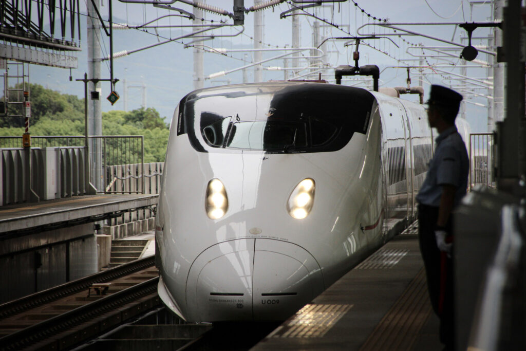 Japan in 12 Days: Totally Worth the Jetlag shinkansen